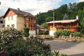 Kleines Appartement mit gepflegtem Garten